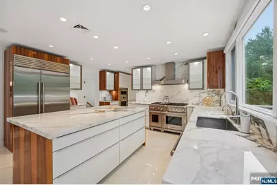 807 Sussex Road, Franklin Lakes, NJ 07417 - Photo 23