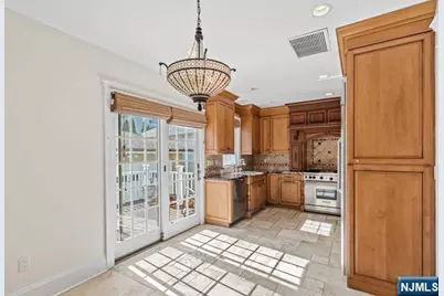 66 Crescent Avenue, Cliffside Park, NJ 07010 - Photo 3