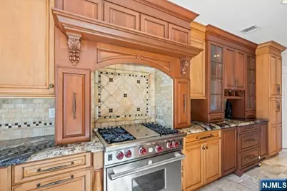 66 Crescent Avenue, Cliffside Park, NJ 07010 - Photo 13