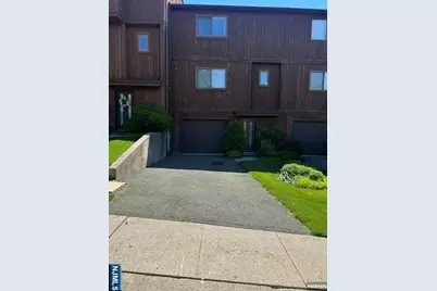 8 Alana Drive, Hawthorne, NJ 07506 - Photo 15