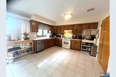 414 Lafayette Avenue, Cliffside Park, NJ 07010 - Photo 3