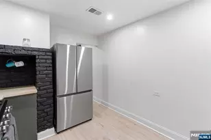 22 8th Ave, Newark, NJ 07104 - Photo 11