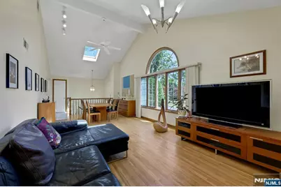 348 Highwood Avenue, Glen Rock, NJ 07452 - Photo 9