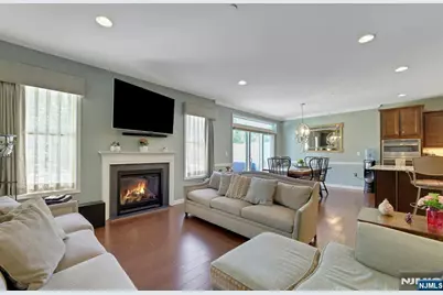 78 Autumn Way 15 #15, Montvale, NJ 07645 - Photo 3