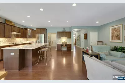 78 Autumn Way 15 #15, Montvale, NJ 07645 - Photo 5