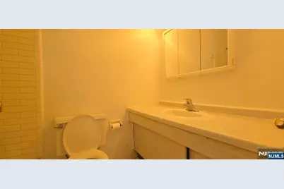 201 Bridge Plaza 3F #3F, Fort Lee, NJ 07024 - Photo 5