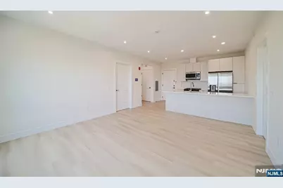 401 E Central Boulevard 4A #4A, Palisades Park, NJ 07650 - Photo 3