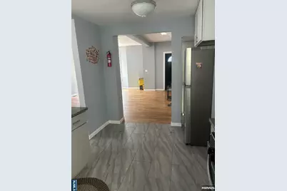 27 Richelieu Terrace, Newark, NJ 07106 - Photo 5