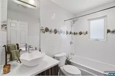 1077 Anderson, Fort Lee, NJ 07024 - Photo 21