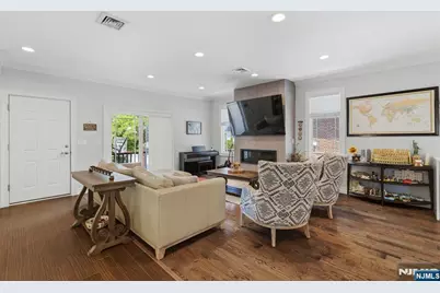 1077 Anderson, Fort Lee, NJ 07024 - Photo 13