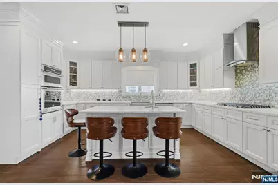 1077 Anderson, Fort Lee, NJ 07024 - Photo 17