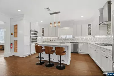 1077 Anderson, Fort Lee, NJ 07024 - Photo 11