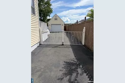 412 Park Place, Lyndhurst Township, NJ 07071 - Photo 3