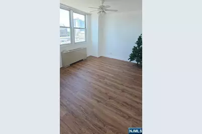 201 Bridge Plaza 7B #7B, Fort Lee, NJ 07024 - Photo 5