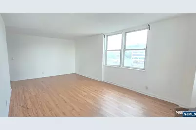 201 Bridge Plaza 7B #7B, Fort Lee, NJ 07024 - Photo 9