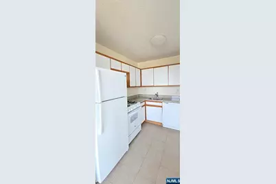 201 Bridge Plaza 14K #14K, Fort Lee, NJ 07024 - Photo 5