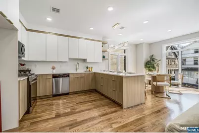 393 Myrtle Avenue, Irvington, NJ 07111 - Photo 5
