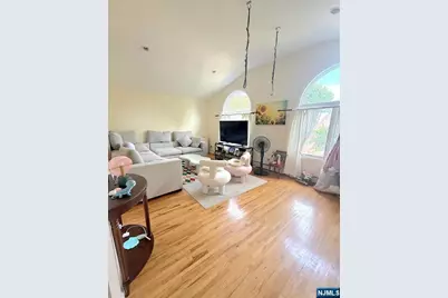 211 Columbus Avenue 2nd/F #2nd/F, Palisades Park, NJ 07650 - Photo 3