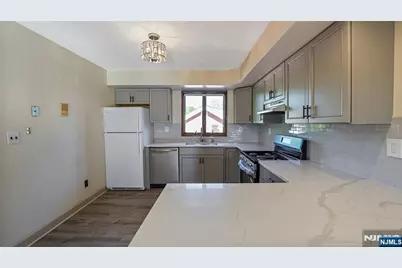 77 Highland Place Floor 2 #Floor 2, Ridgefield Park, NJ 07660 - Photo 11
