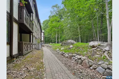2710 Hemingway Lane, Mahwah, NJ 07430 - Photo 21