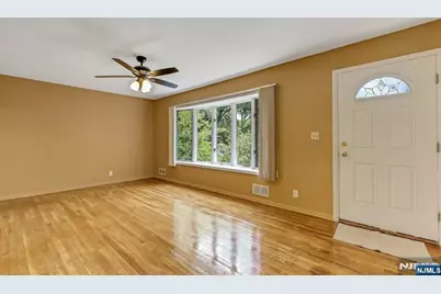 36 Benton Road, Paramus, NJ 07652 - Photo 5