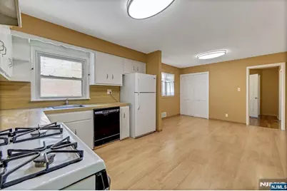 36 Benton Road, Paramus, NJ 07652 - Photo 9