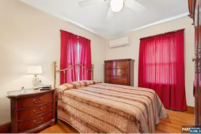 520 Dewey Avenue, Cliffside Park, NJ 07010 - Photo 13