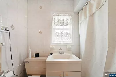520 Dewey Avenue, Cliffside Park, NJ 07010 - Photo 19