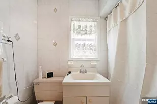 520 Dewey Ave, Cliffside Park, NJ 07010 - Photo 19