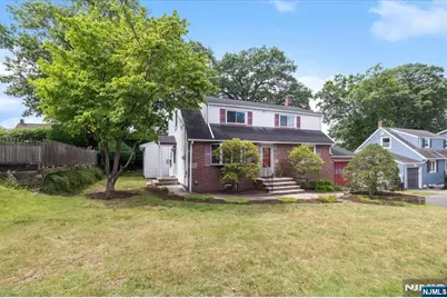 346 E Woodland Road, New Milford, NJ 07646 - Photo 5