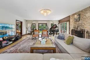 1060 Briar Way, Fort Lee, NJ 07024 - Photo 9