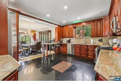1060 Briar Way, Fort Lee, NJ 07024 - Photo 15