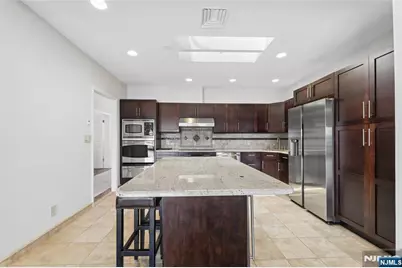 300 Gorge Road 57 #57, Cliffside Park, NJ 07010 - Photo 9