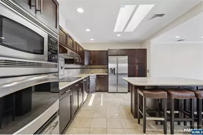 300 Gorge Road 57 #57, Cliffside Park, NJ 07010 - Photo 7