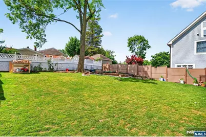 166 Pleasant Avenue, Bergenfield, NJ 07621 - Photo 33