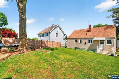 166 Pleasant Avenue, Bergenfield, NJ 07621 - Photo 35