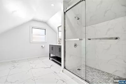 166 Pleasant Avenue, Bergenfield, NJ 07621 - Photo 27