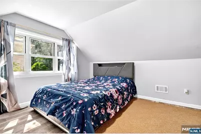 166 Pleasant Avenue, Bergenfield, NJ 07621 - Photo 25