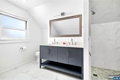 166 Pleasant Avenue, Bergenfield, NJ 07621 - Photo 29