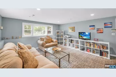 550 Englewood Avenue, Teaneck Township, NJ 07666 - Photo 33