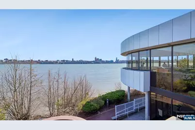 1077 River Road 606 #606, Edgewater, NJ 07020 - Photo 9