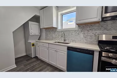 1624 Center Avenue 2nd Floor #2nd Floor, Fort Lee, NJ 07024 - Photo 9