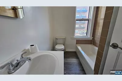 1624 Center Avenue 2nd Floor #2nd Floor, Fort Lee, NJ 07024 - Photo 7