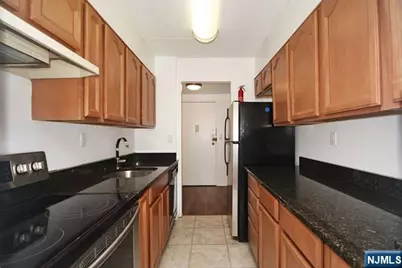 555 Gorge Road 3B #3B, Cliffside Park, NJ 07010 - Photo 7