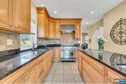 467 Summit, Hackensack, NJ 07601 - Photo 11