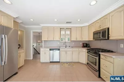376 Lakeview Drive, Wyckoff Township, NJ 07481 - Photo 11
