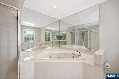 376 Lakeview Drive, Wyckoff Township, NJ 07481 - Photo 21