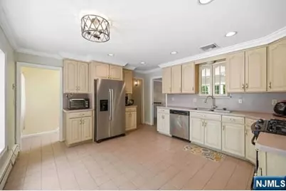 376 Lakeview Drive, Wyckoff Township, NJ 07481 - Photo 15