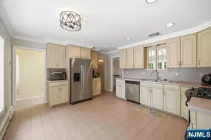 376 Lakeview Dr, Wyckoff Township, NJ 07481 - Photo 15
