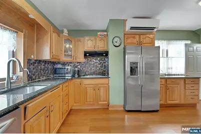 541 Page Avenue, Lyndhurst Township, NJ 07071 - Photo 9